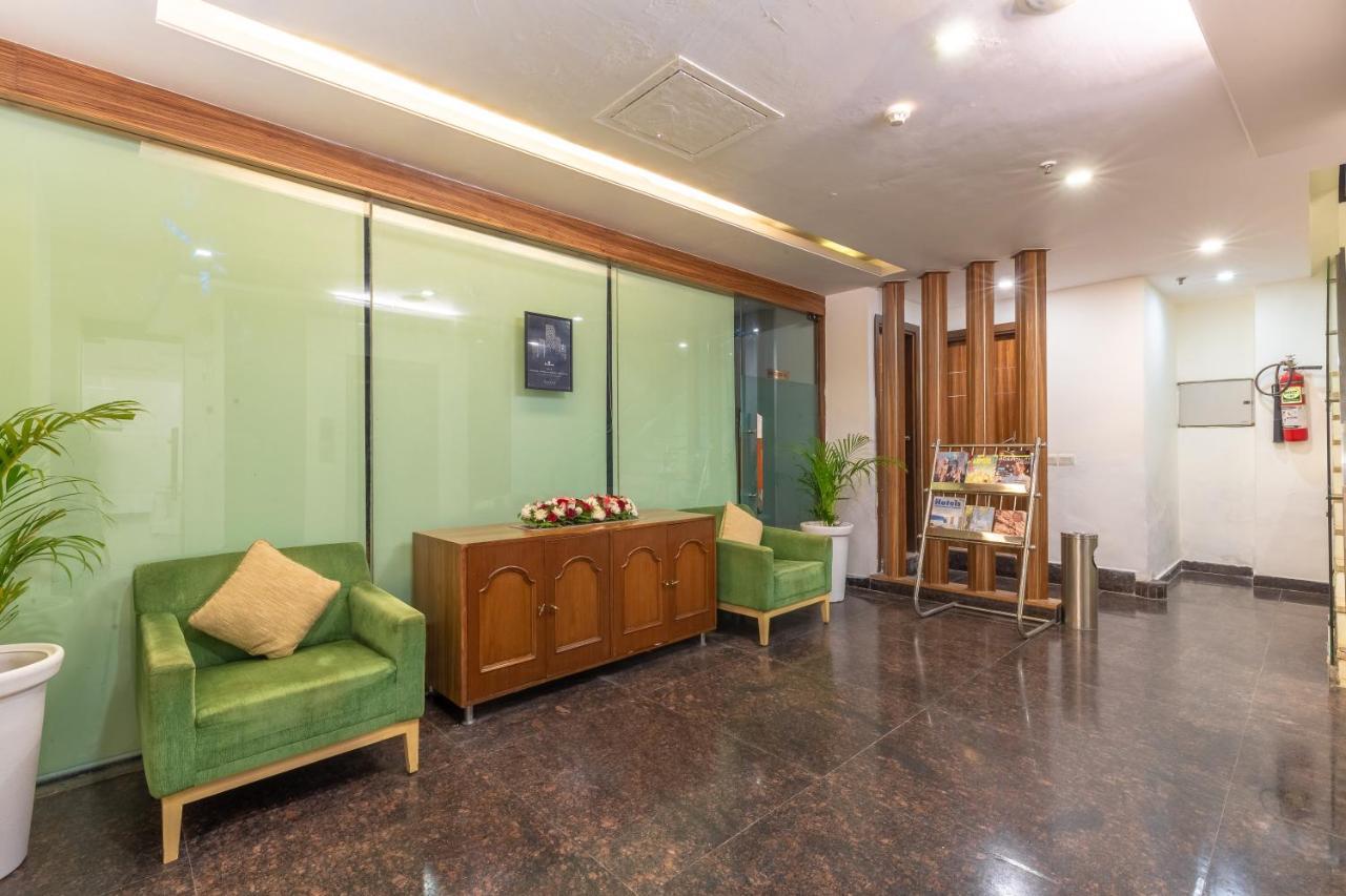 Rosewood Apartment Hotel, Гургаон Екстериор снимка
