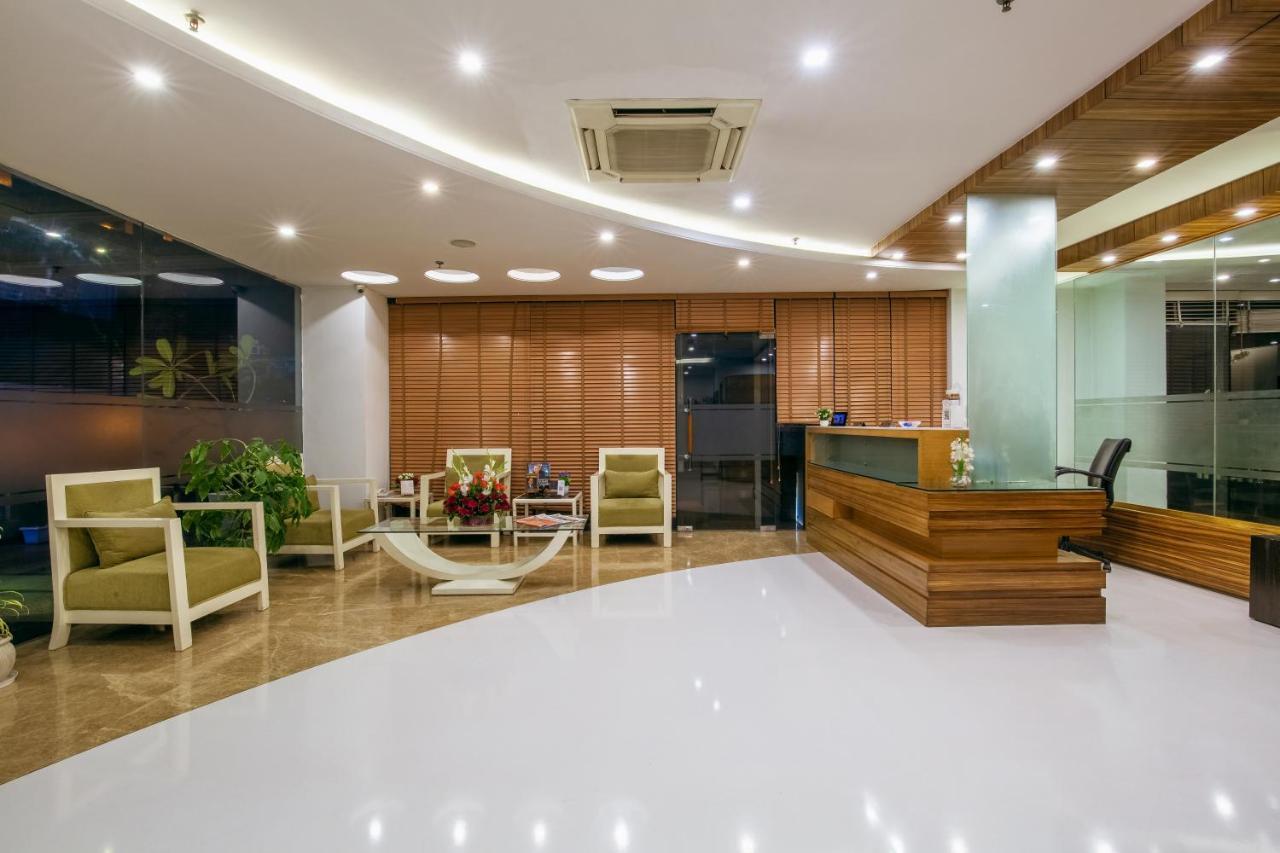Rosewood Apartment Hotel, Гургаон Екстериор снимка