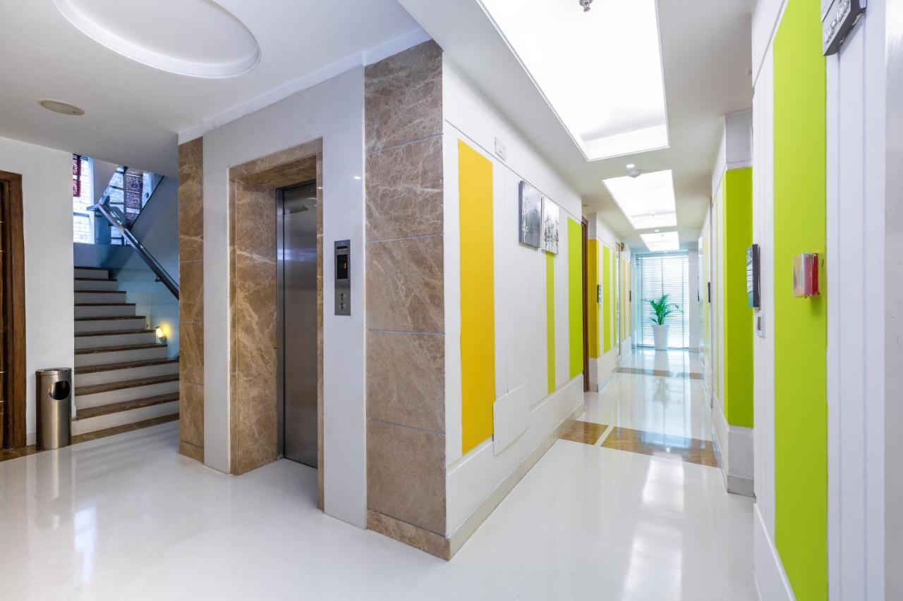 Rosewood Apartment Hotel, Гургаон Екстериор снимка