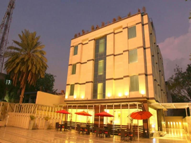 Rosewood Apartment Hotel, Гургаон Екстериор снимка